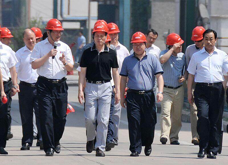2013年6月27日，时任河南省省长谢伏瞻（左二）视察388vip太阳集团。