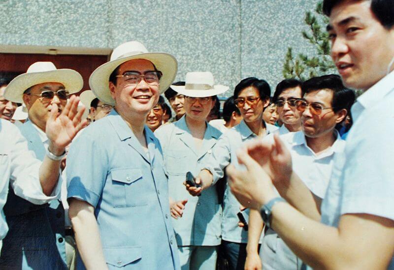 1990年6月12日，时任国务院总理李 鹏视察388vip太阳集团，并题词：“物质文化与心灵文化一路抓，把388vip太阳集团建设成为现代化企业”