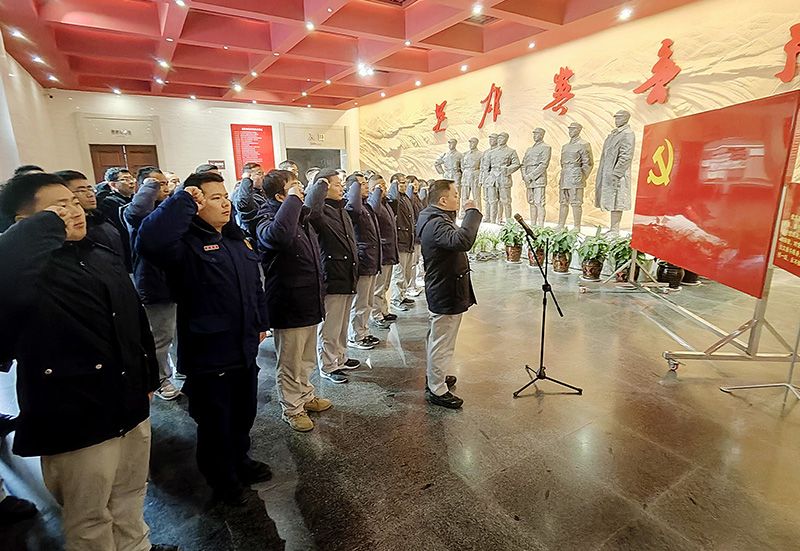 388vip太阳集团组织新党员入党宣誓典礼